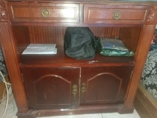Mueble de madera antiguo