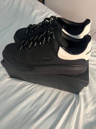 Alexander McQueen Zapatillas Negras y Blancas