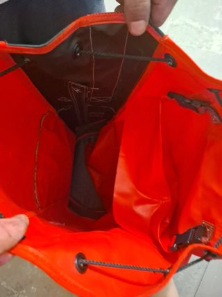 Mochila de Viaje HECTOR HOETE Roja y Negra