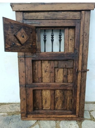 Puerta de roble macizo antigua