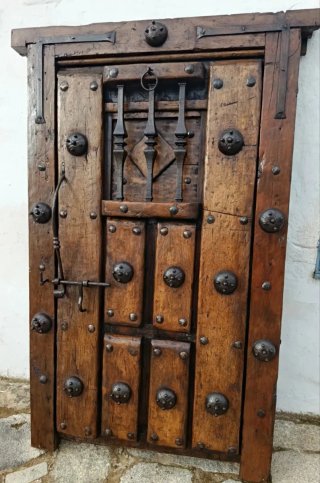 Puerta de roble macizo antigua