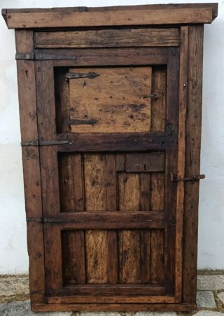 Puerta de roble macizo antigua