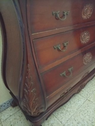 Conjunto aparador madera mármol y espejo.