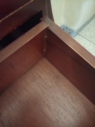 Conjunto aparador madera mármol y espejo.