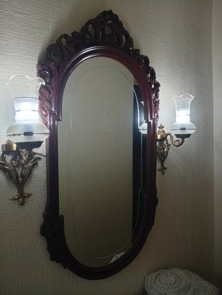 Conjunto aparador madera mármol y espejo.