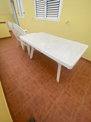 Hamacas,sillas y mesa