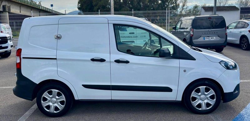 Ford Transit Courier 2021, foto 8