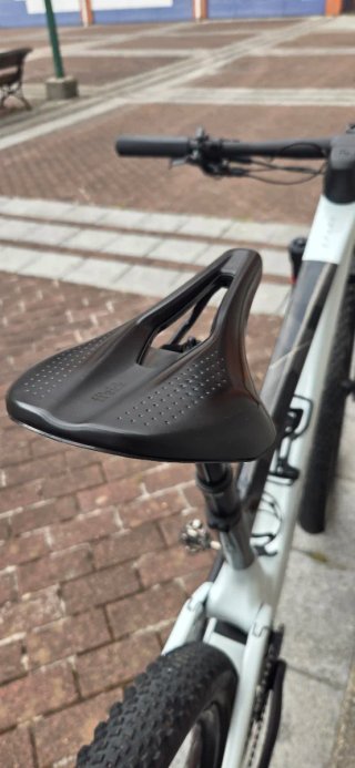 Sillín Fizik Argo Tempo R3 Kiüm