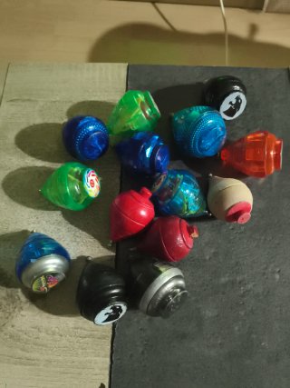 Lote de peonzas de colores