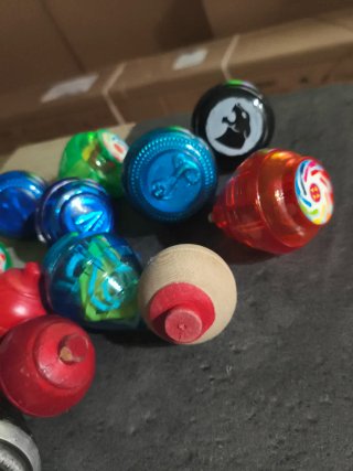 Lote de peonzas de colores