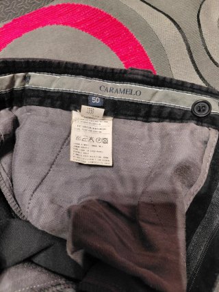 Pantalón de terciopelo azul oscuro casi negro