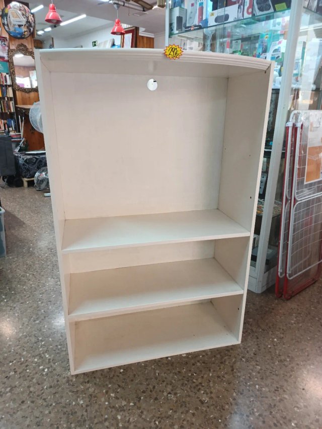 Mueble blanco de madera