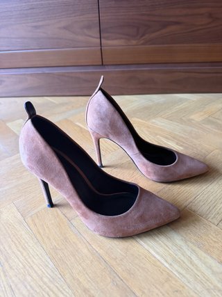 Zapatos de tacón. Ante. Talla 37.