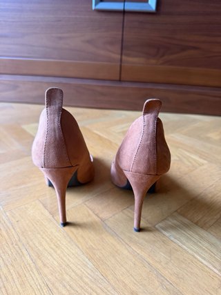 Zapatos de tacón. Ante. Talla 37.