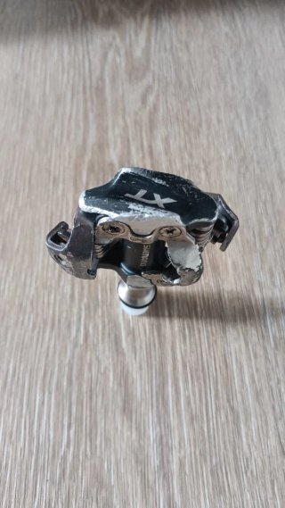 Pedal Shimano Deore XT Izquierdo.