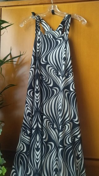 Vestido largo estampado blanco y negro
