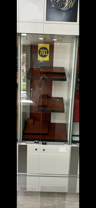 Vitrina expositora de madera y cristal