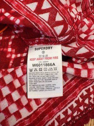 Top Superdry Rojo y Blanco Talla 40
