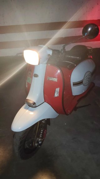 Scomadi 125 Scooter Roja y Blanca