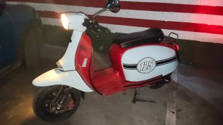 Scomadi 125 Scooter Roja y Blanca