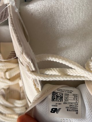 Zapatillas New Balance Beige y Blanco