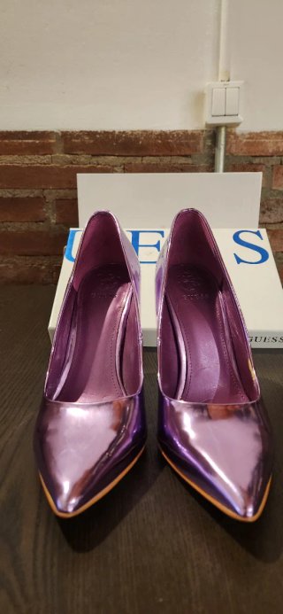 Zapatos de salón Guess lila metalizado