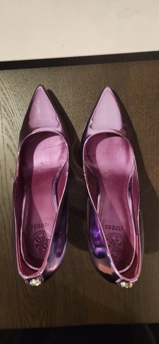Zapatos de salón Guess lila metalizado