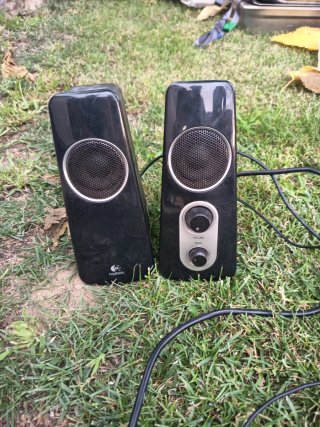 Altavoces Logitech Negros