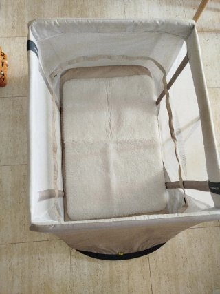 Cuna de viaje fácil de montar marca aeromoov