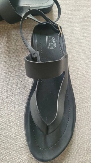 Sandalias planas B. negras