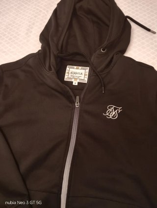 Sudadera SikSilk negra con cremallera y gorro