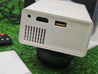 Proyector LED Portátil con Mando y Caja