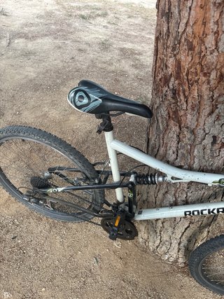 Bicicleta Rockrider con rueda de recambio