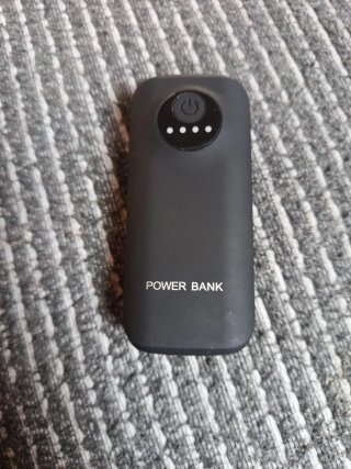 Batería Externa Power Bank Negra con linterna.