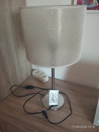 Lámpara de mesa diseño plata y blanco