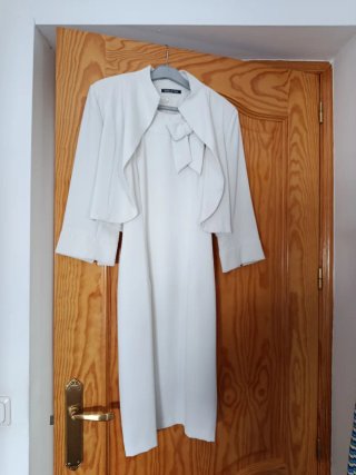 Vestido blanco con chaquetilla