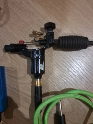 Máquina de Tatuar con Pedal y Accesorios