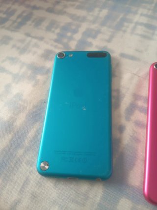 2 iPod Touch Apple LEER