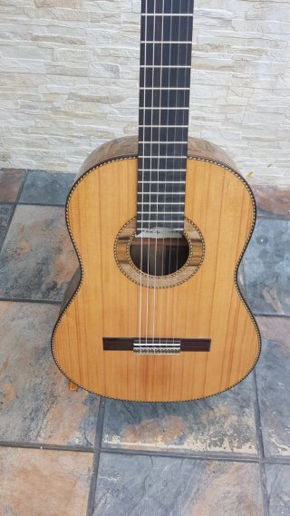 Guitarra Valeriano Bernal NOGAL Especial.