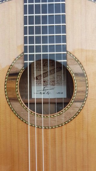 Guitarra Valeriano Bernal NOGAL Especial.