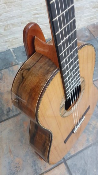 Guitarra Valeriano Bernal NOGAL Especial.