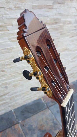 Guitarra Valeriano Bernal NOGAL Especial.