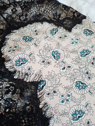 Top lencero flores Mango Talla M