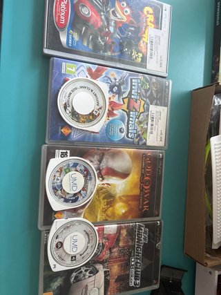 PSP Negra + Funda + Cargador + 7 Juegos