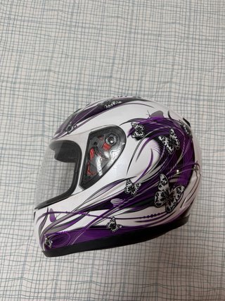 Casco Moto MT Helmets Blanco y Morado