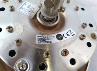 Ventilador de techo plateado con luz