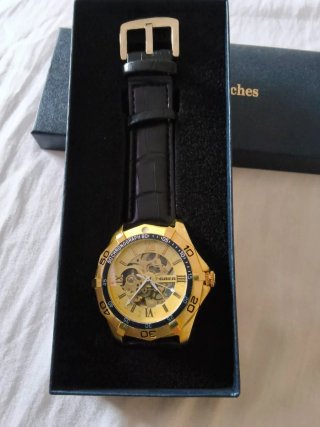 Elegante Reloj Automático Dorado