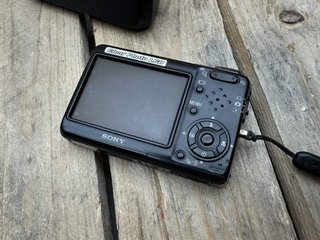 SONY CYBERSHOT DSC-T3 5.1 MP + BASE + CARGADOR