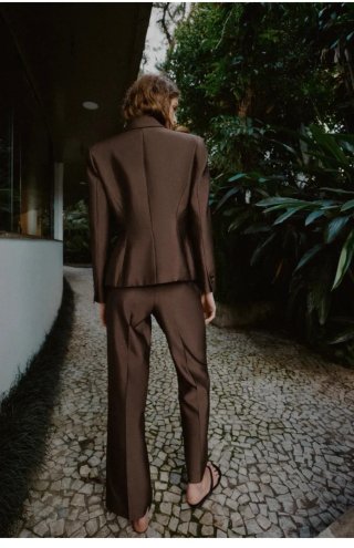 Traje Zara satinado marrón