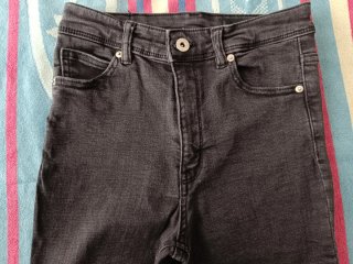 Pantalón largo vaquero negro. Talla 36. Lefties.
